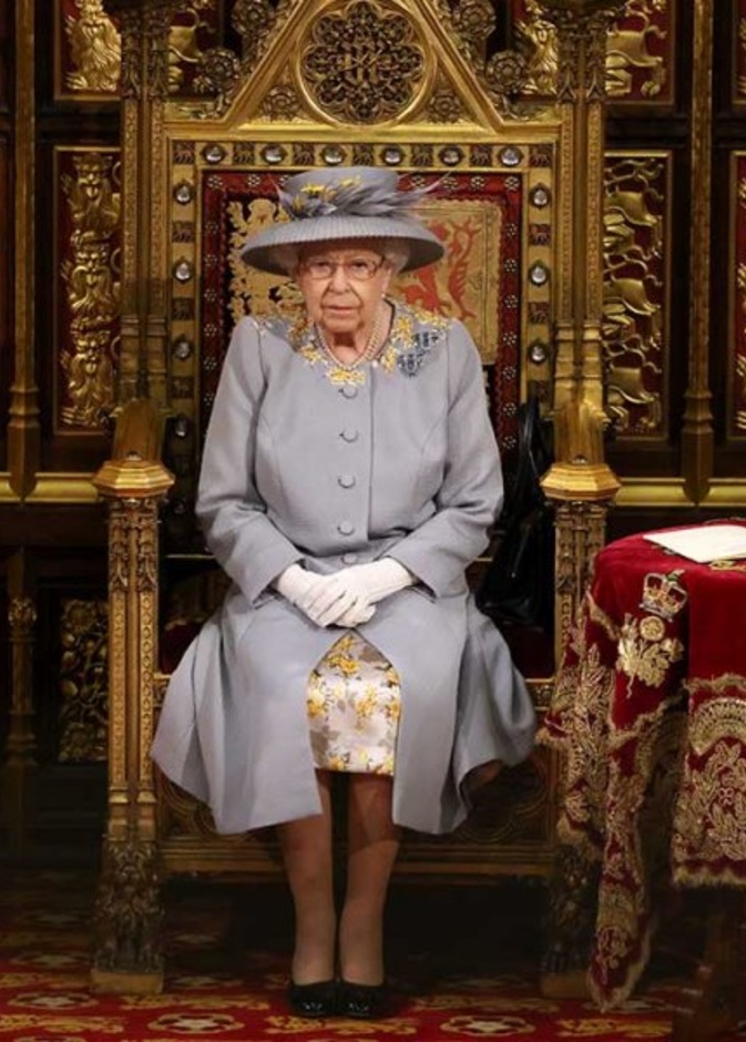 الملكة تظهر بمفردها في افتتاح البرلمان البريطاني