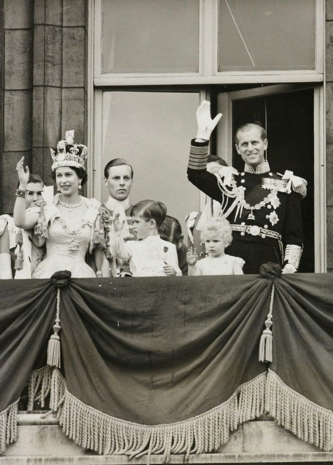 تعرف على القواعد الملكية للوقوف في شرفة قصر باكنغهام؟