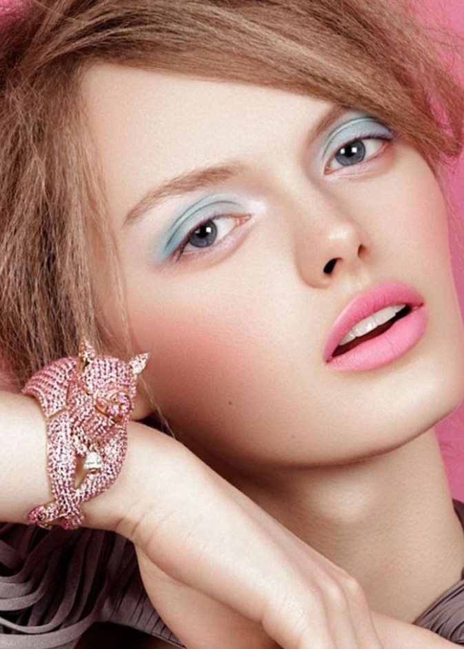  أحمر الشفاه الزهري لصيف 2021