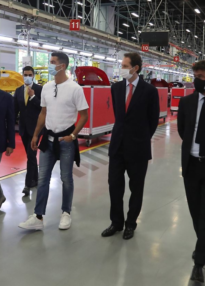 التقى بالمتسابقين تشارلز لوكلير وكارلوس ساينز جونيور