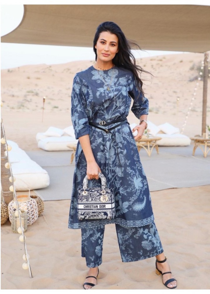 اطلالات محتشمة للصبايا مستوحاة من ريم سعيدي