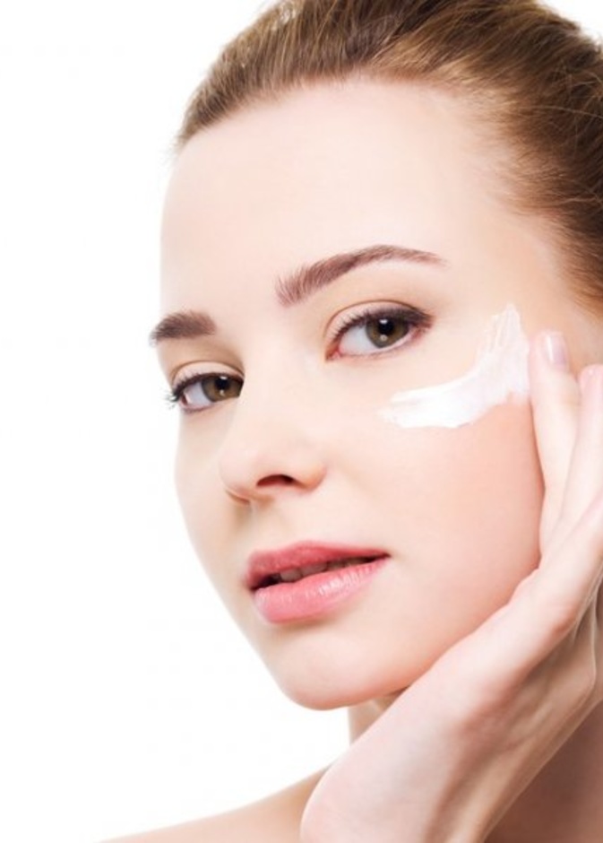  نصائح جمالية قبل تقشير البشرة وتجديد خلاياها في فصل الصيف 2021