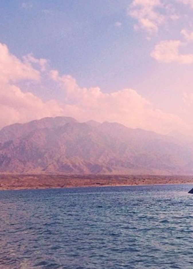 الوجهات الشاطئية السعودية شاطئ حقل حطام السفينة Haql Shipwreck Beach، منطقة تبوك
