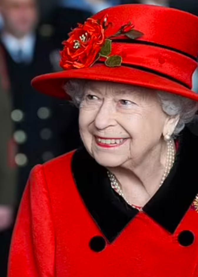 كيف كان الأمير فيليب حاضرًا في أحدث إطلالات الملكة اليزابيث