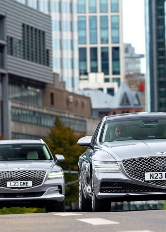 شرطة دبي تضم جينيسيس GV 80 إلى أسطولها الفاره