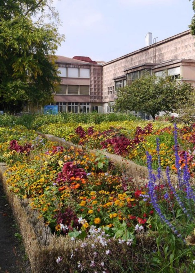  السياحة في فرنسا الحديقة النباتية دومينيك ألكسندر جودرون Botanical Garden Dominique Alexandre Godron، نانسي