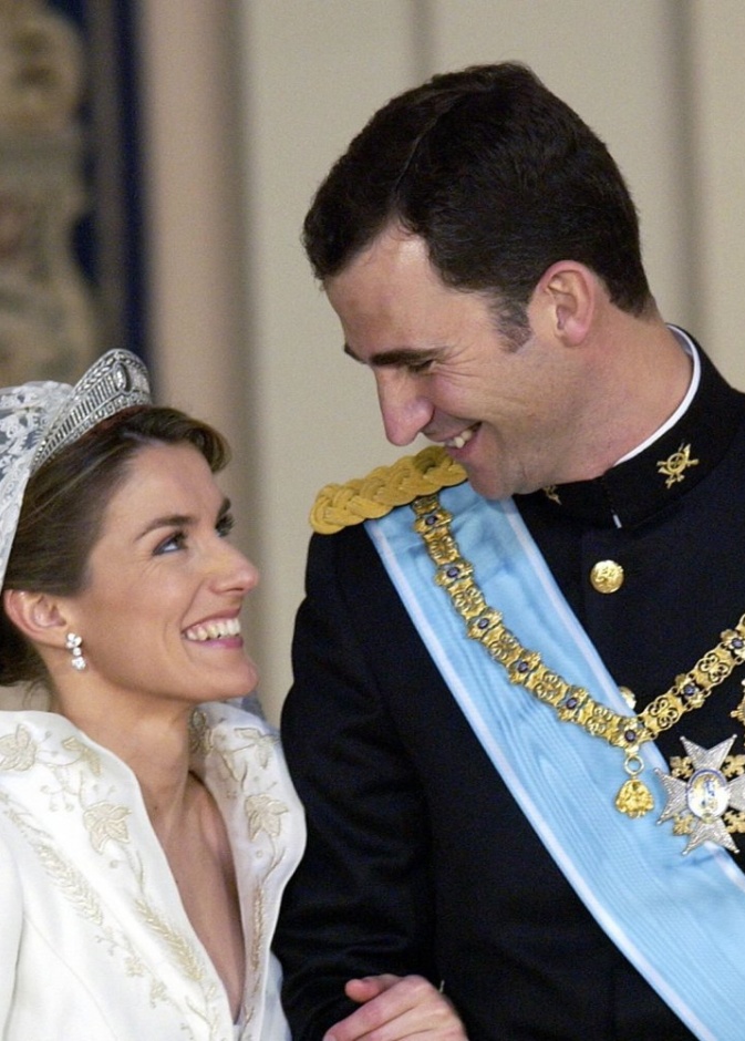 فستان زفاف الملكة ليتيزيا الأكثر تكلفة في تاريخ حفلات الزفاف الملكية