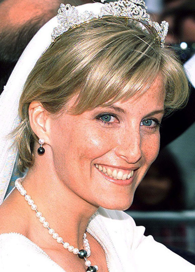 خاتم صوفي وسكس صممته نفس الدار التي صممت خاتم خطبة الأميرة ديانا