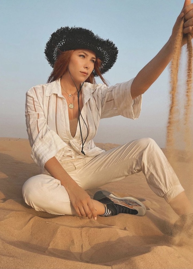 دانييلا رحمة تستمتع بأجواء الصحراء المميزة خلال عطلتها في دبي