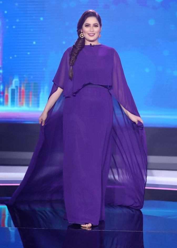 موديلات فساتين سهرة محتشمة مستوحاة من اطلالات رؤى الصبان