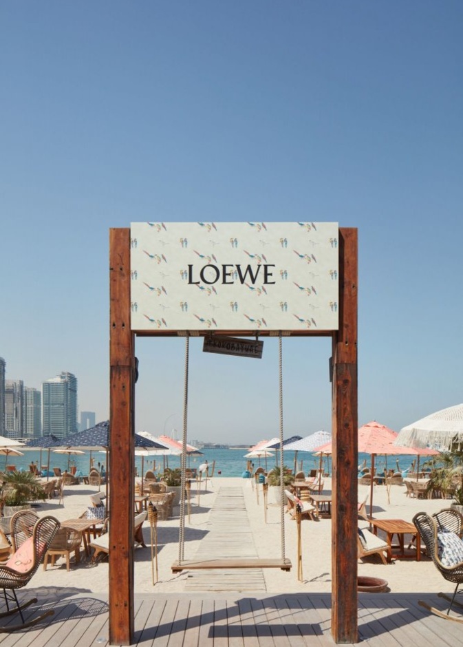 Loewe تطرح تشكيلة PAULA’S IBIZA 2021 في مطعم كوكو باي في نخلة جميرا بدبي