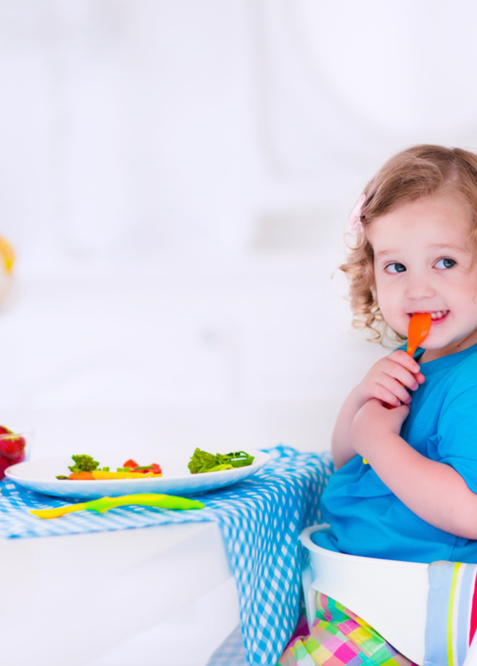 حيل تشجع الطفل على تناول الخضروات والحليب