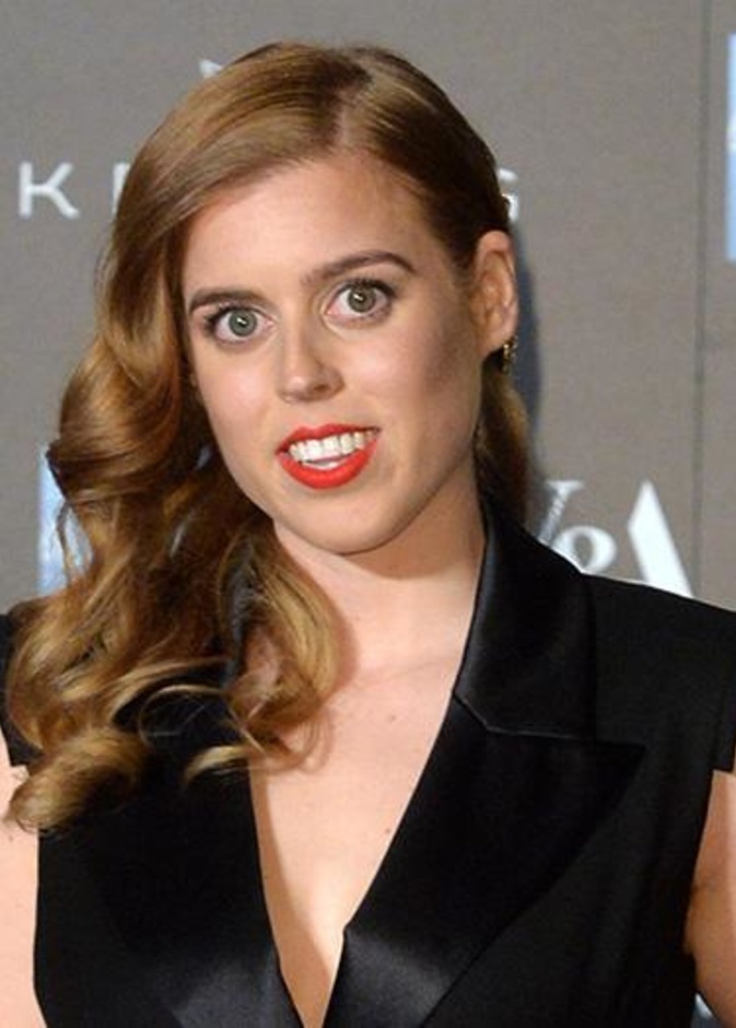 بعد إعلان حملها.. أجمل إطلالات الأميرة بياتريس