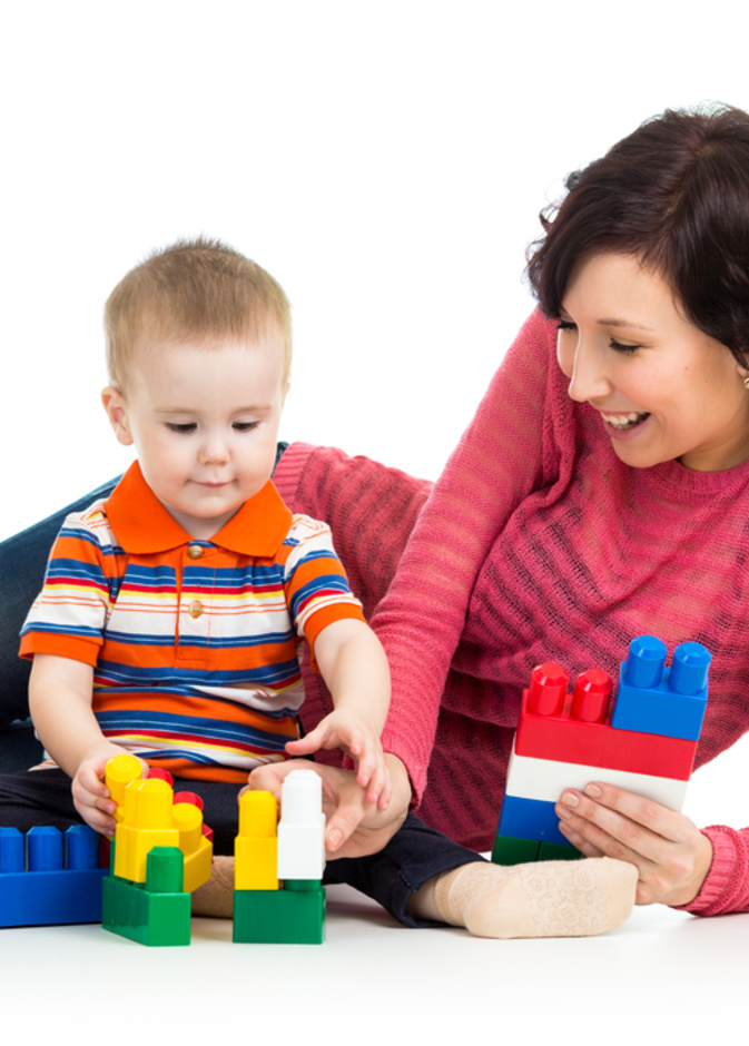  ما هي الالعاب المناسبة للطفل في عمر السنة والنصف