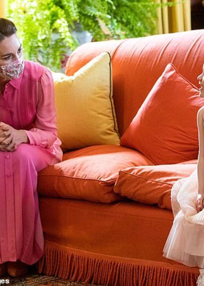 في لفتة مؤثرة.. كيت ميدلتون تستقبل طفلة مريضة بالسرطان باللون المفضل لديها