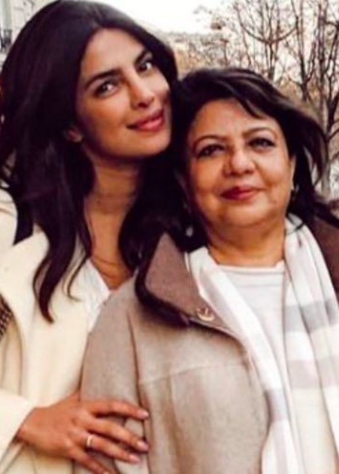 والدة بريانكا تشوبرا ترى أن ابنتها أجمل من ديبيكا بادوكون