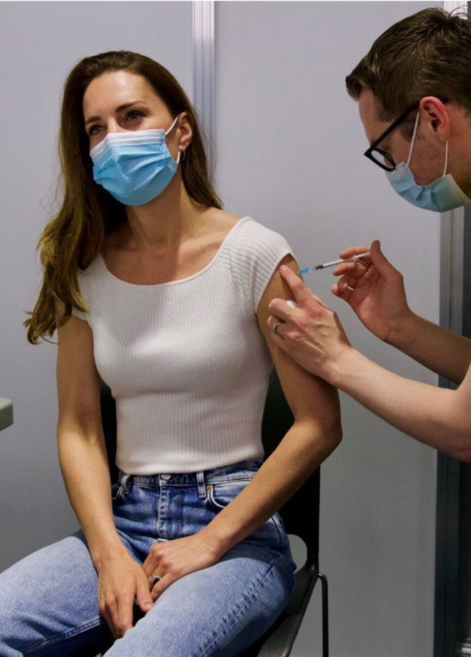 كيت ميدلتون تغيّر عاداتها وتُطلّ بلوك نادر للحصول على لقاح كورونا