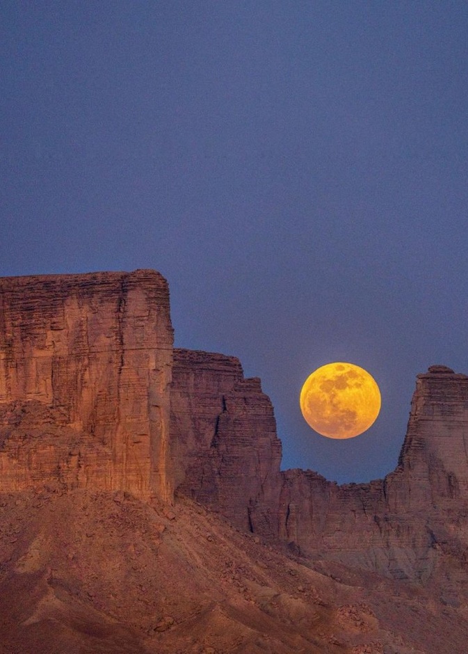 صورة ساحرة للقمر من المصور السعودي ناصر سعد