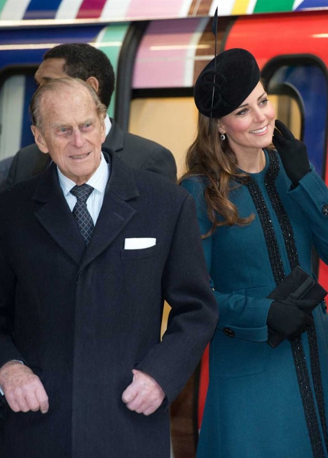 كيت ميدلتون بدأت في القيام بدور الأمير فيليب في الحفاظ على تماسك العائلة