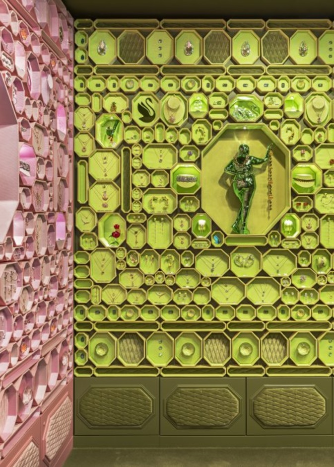 لقاء يمزج العلم بالسحر في عالم SWAROVSKI الجديد