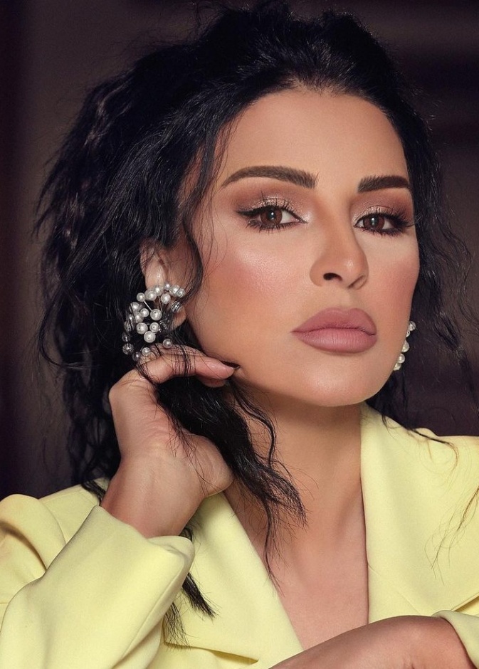 اطلالات مكياج للمرأة الأربعينية