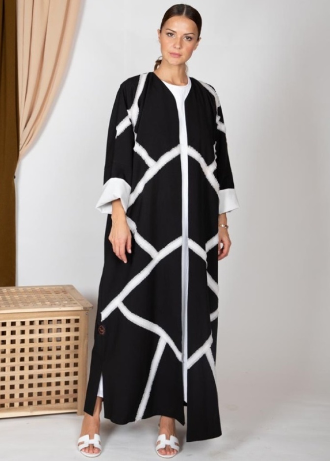 عباية سوداء مع زخرفات بيضاء شبابية من  MIDAS TOUCH BOUTIQUE