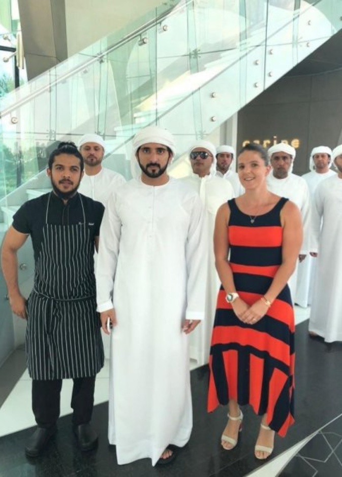  الشيخ حمدان بن محمد بن راشد آل مكتوم في تجربة مميزة بأحد مطاعم دبي.