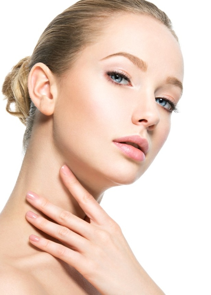 نصائح جمالية للعناية بمنطقة الرقبة ومنع ترهلها