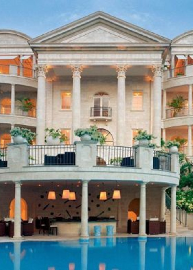 قصر ريهانا Rihanna في بيفرلي هيلز