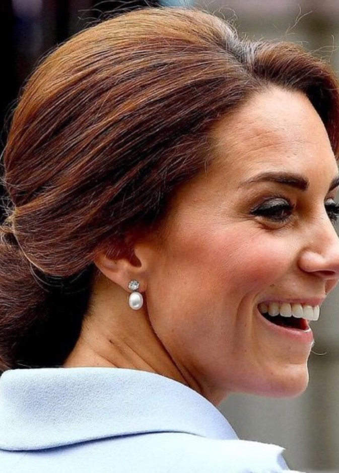  أجمل مجوهرات سيدات العائلة المالكة البريطانية المرصعة باللؤلؤ حجر شهر يونيو