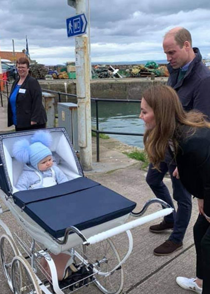 كيت ميدلتون تكشف عن عربة الأطفال المفضلة لديها