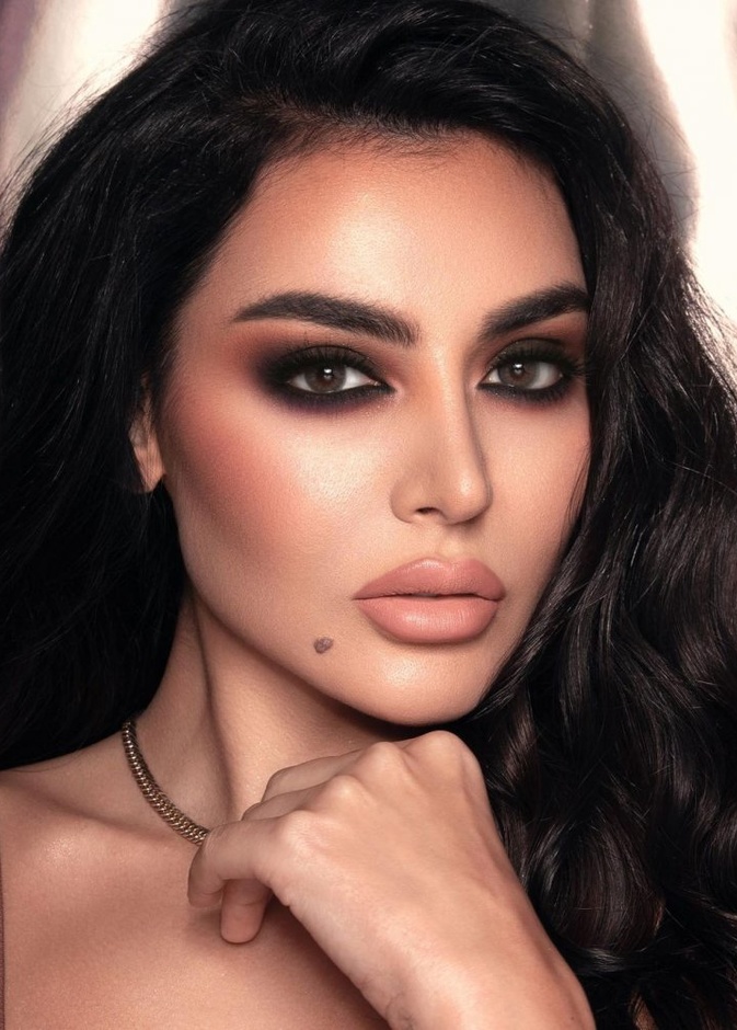أحدث الإطلالات الجمالية لزوجات النجوم العرب من الأجمل
