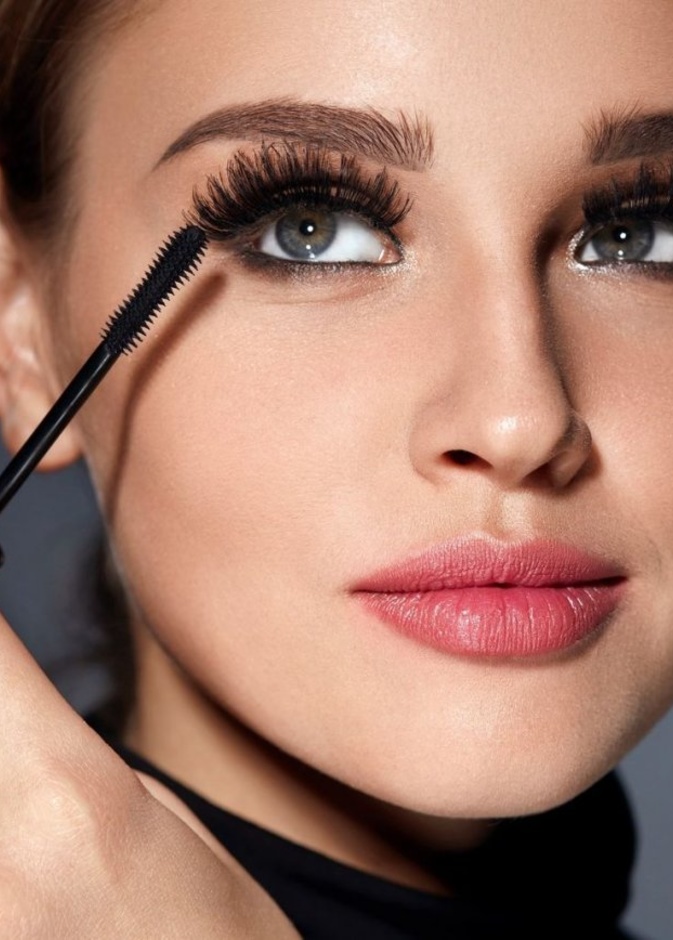 فوائد الفازلين واهم منافعه لتطويل الرموش