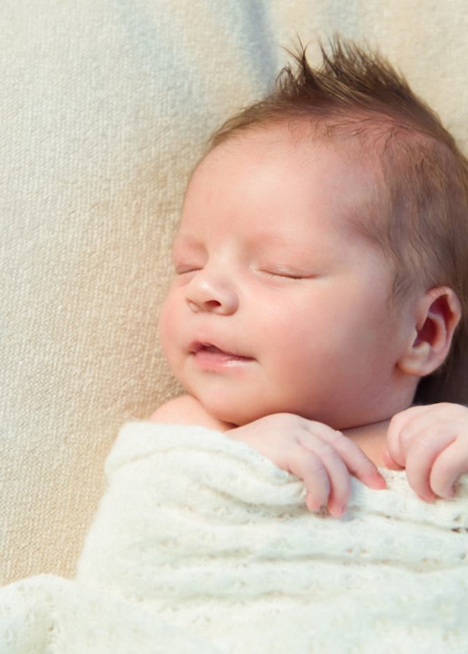 ما هي التغيرات التي تطرا على لون بشرة الطفل الرضيع بعد الاربعين