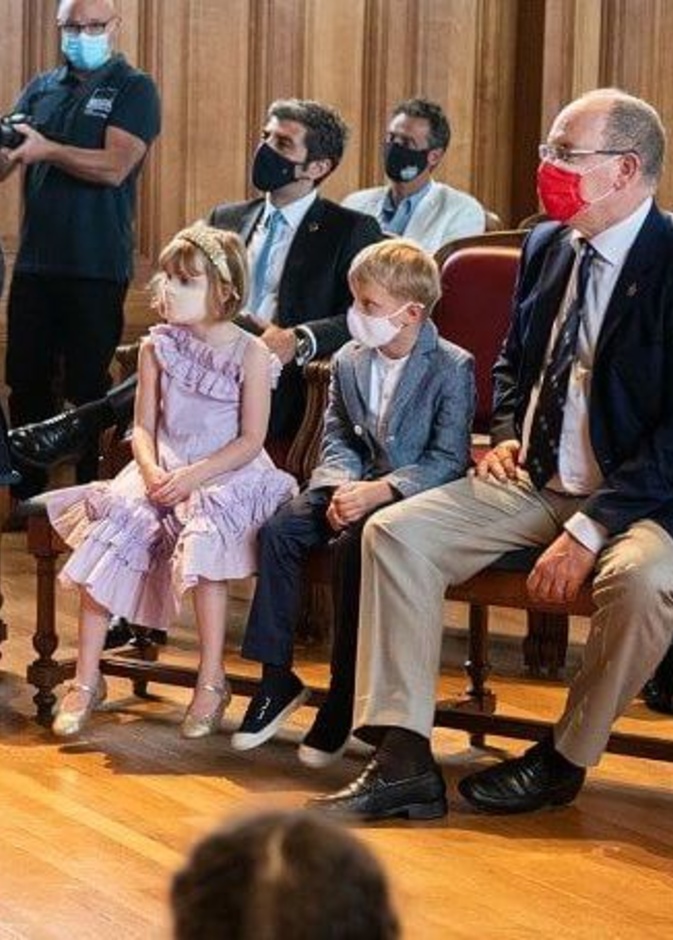 أمير موناكو وطفليه التوأم يطلقون مبادرة "المحيط للجميع"