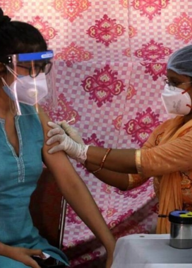 منتجو بوليوود يطلقون مبادرات خيرية لتوفير لقاح كورونا