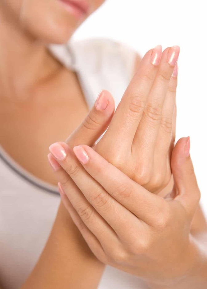 وصفات طبيعية لعلاج جفاف اليدين وتشققها