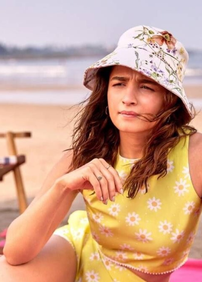 عليا بهات تعلق على صورة نادرة لها من الطفولة