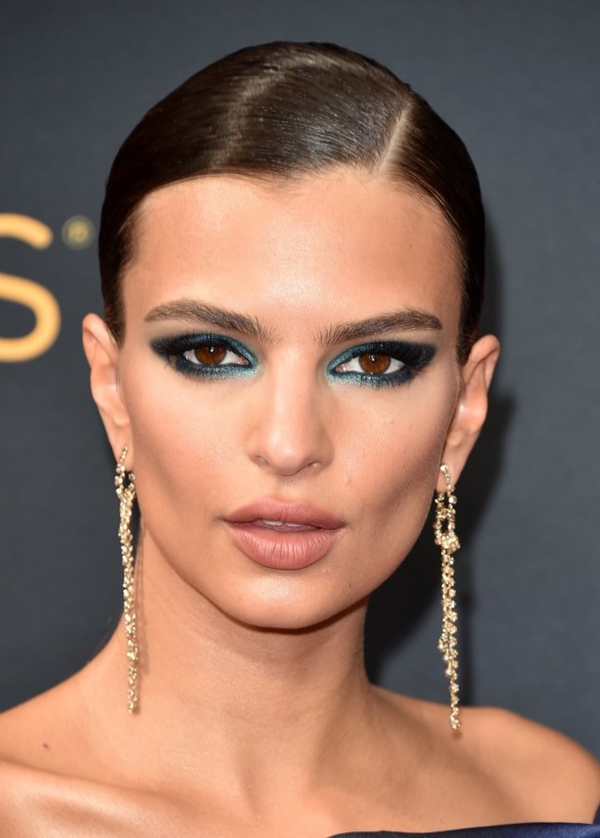 أقراط إميلي راتاجكوسكي من H. Stern