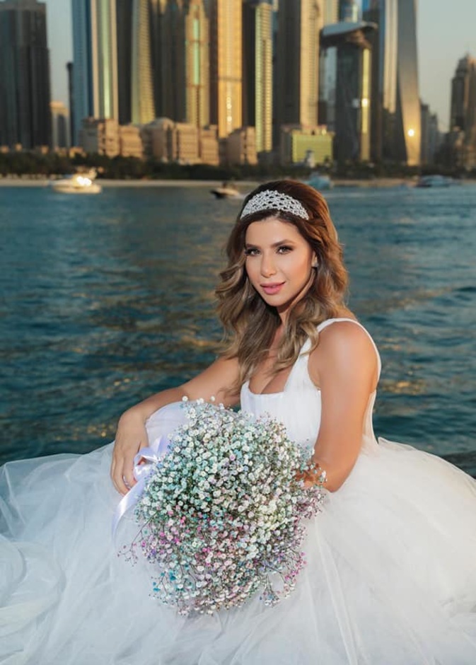 اطلالة ناي سليمان بالفستان الابيض