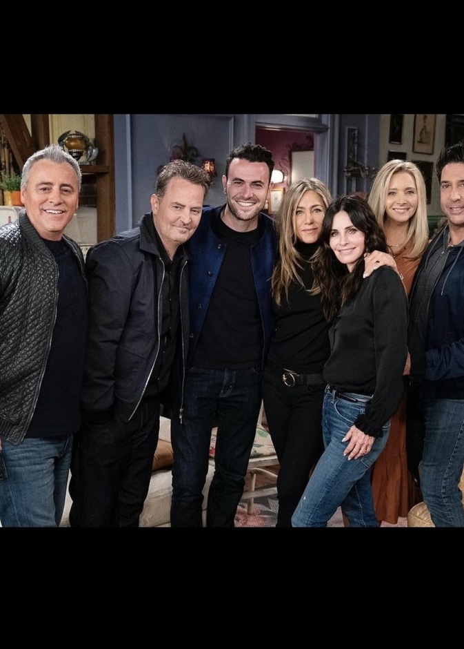 مقتطفات لطيفة من لم شمل نجوم مسلسل فريندز بعد 17 عاما على الحلقة الأخيرة