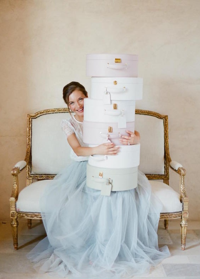 عروس تشتكي من محاولة والديها الحصول على الهدايا من ضيوف زفافها