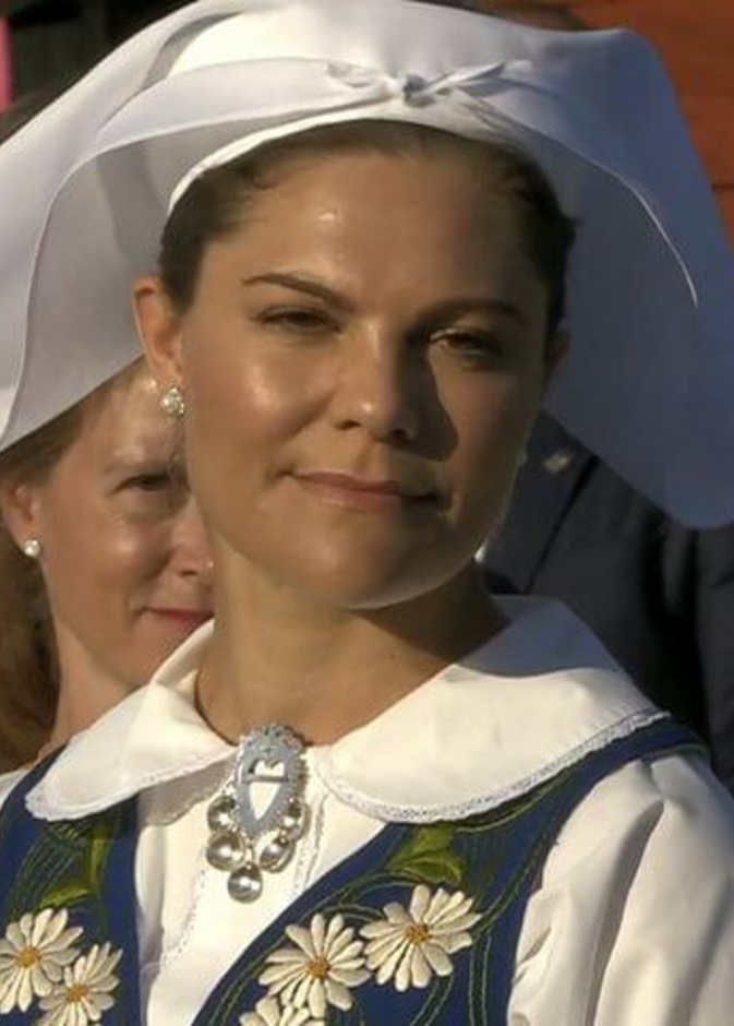 الأميرة فيكتوريا تشارك في احتفالات اليوم الوطني للسويد