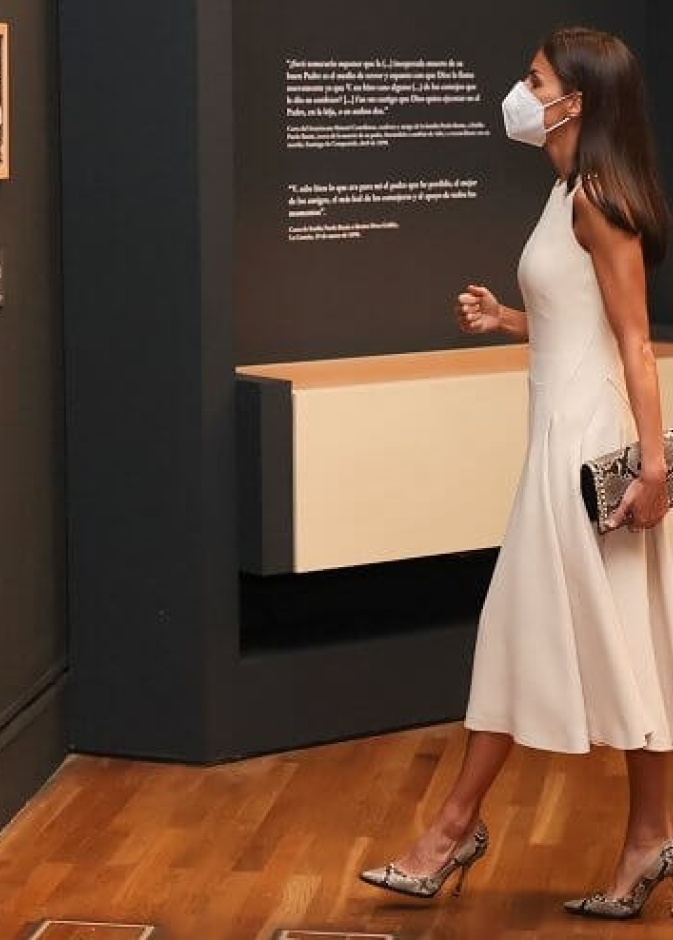 الملكة ليتيزيا في افتتاح معرض إميليا باردو بازان في مدريد