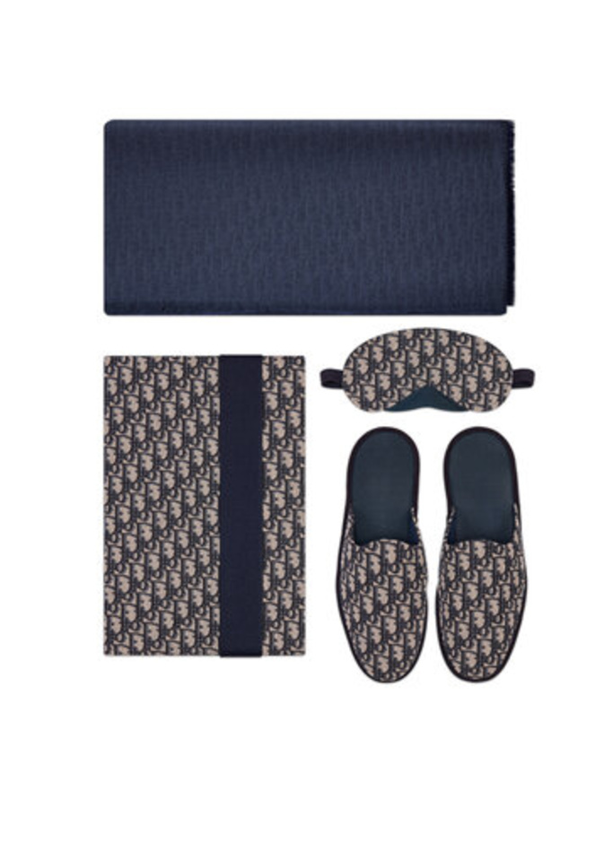 مجموعة خاصة بالسفر من دار ديور