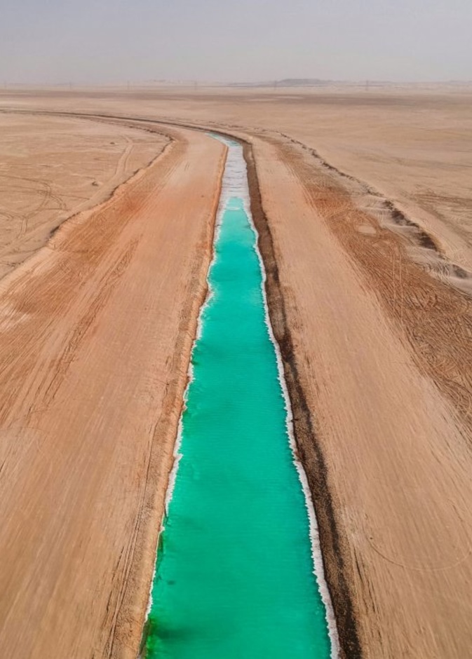 بحيرة الملح في الوثبة بأبوظبي