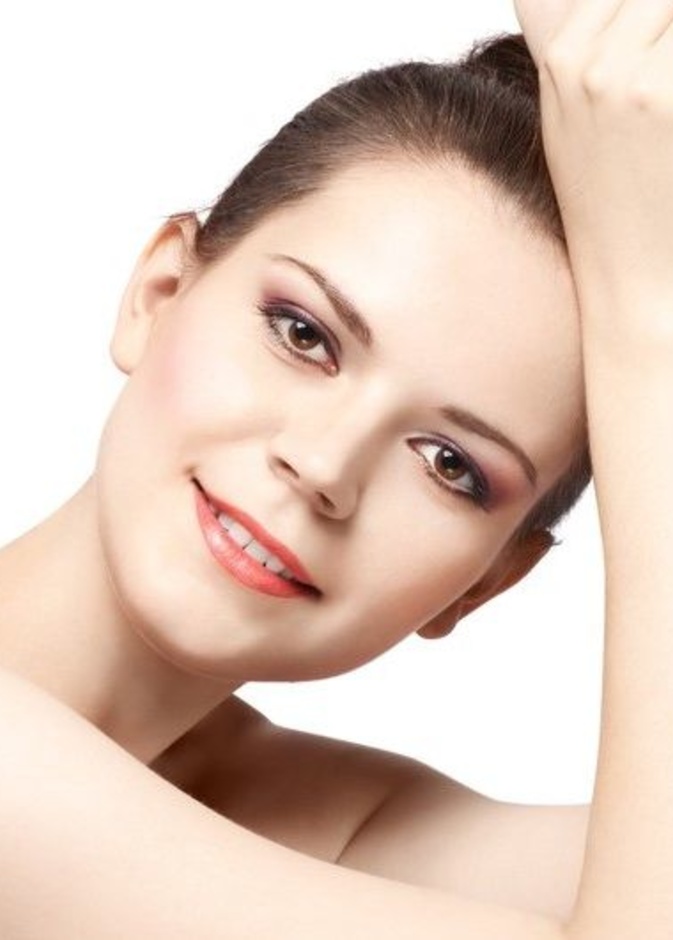 طريقة عمل ماسك الشبة يستلزم ترطيب الجسم بماء الورد بعد الاستحمام وقبل تطبيقها للتخلص من العرق