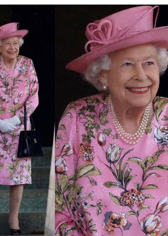 اطلالة الملكة اليزابيث لموضة القبعة لملكية الزهرية