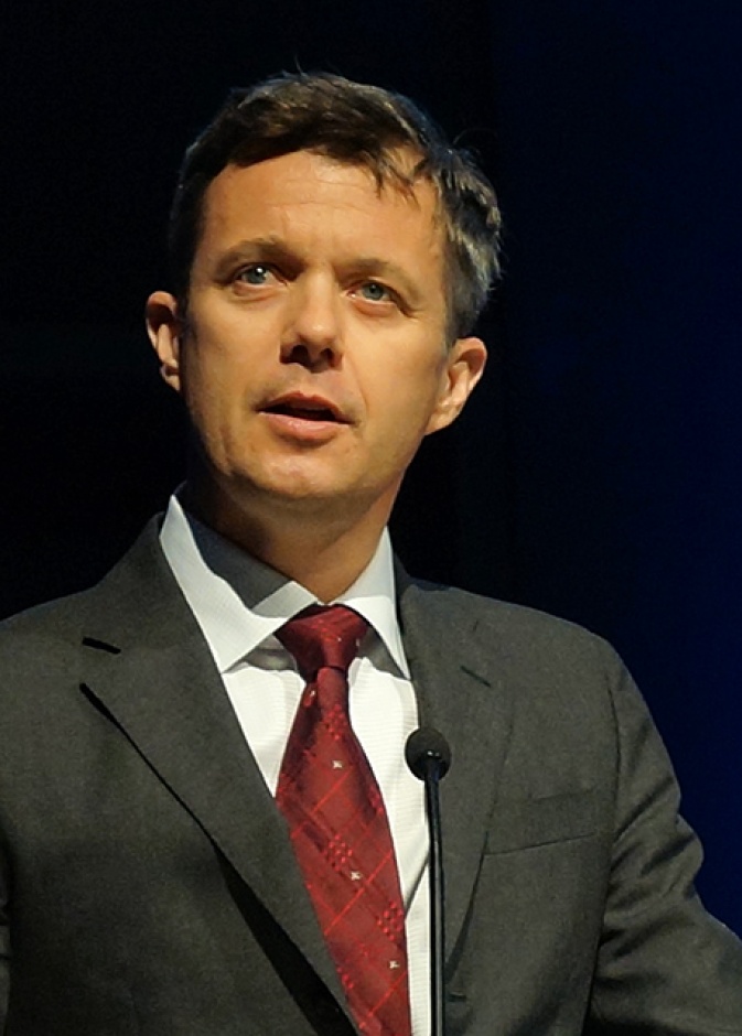 الأمير فريدريك يثني على الذين ساهموا في إنقاذ حياة لاعب كرة القدم كريستيان إريكسن