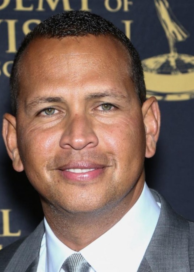  خطيب جينيفر لوبيز السابق في بناية كاتي هولمز